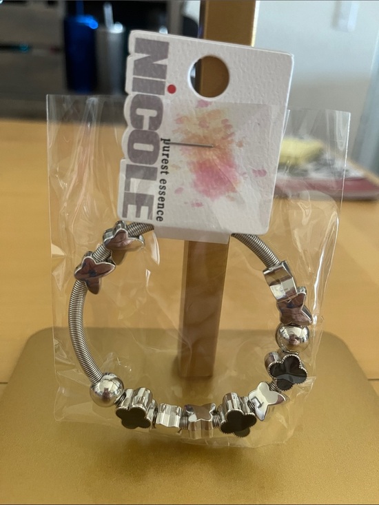 Nicole Jewelry - Nicole Silver Floral Clover Charm Bracelet
